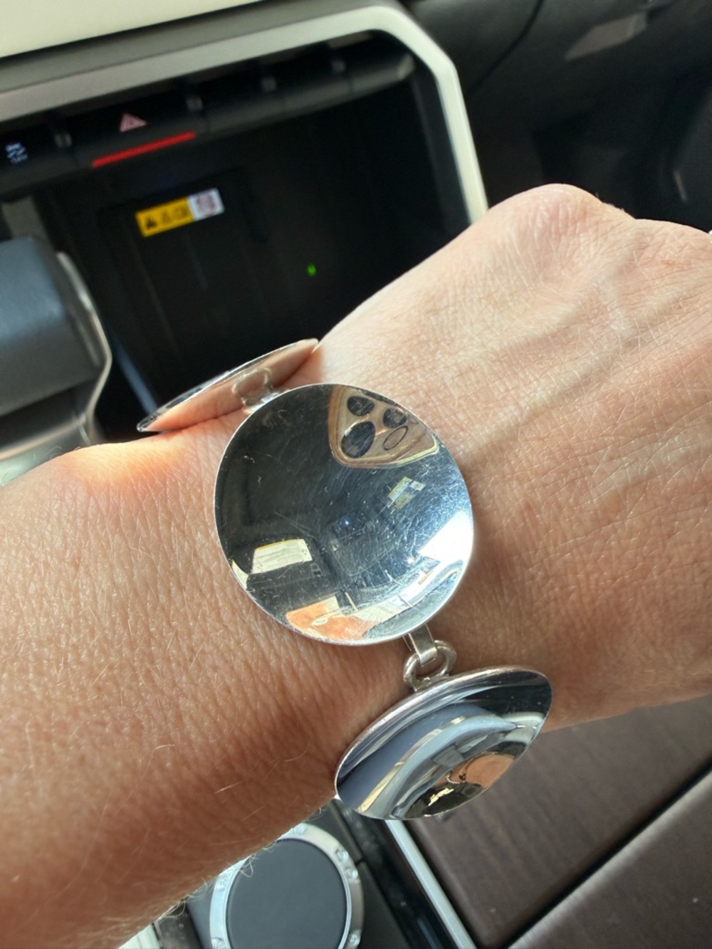 Chic Silver Disc Bracelet - Picture 9 of 11
